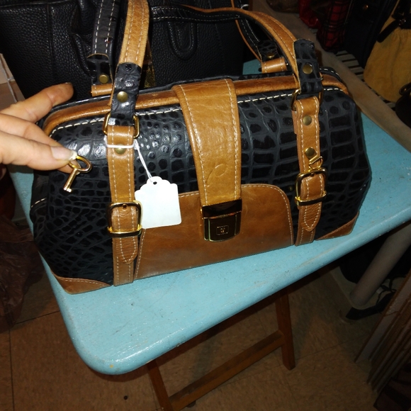 Uniquely One Of a Kind Lock And Key Paolo Bag - Picture 3 of 5